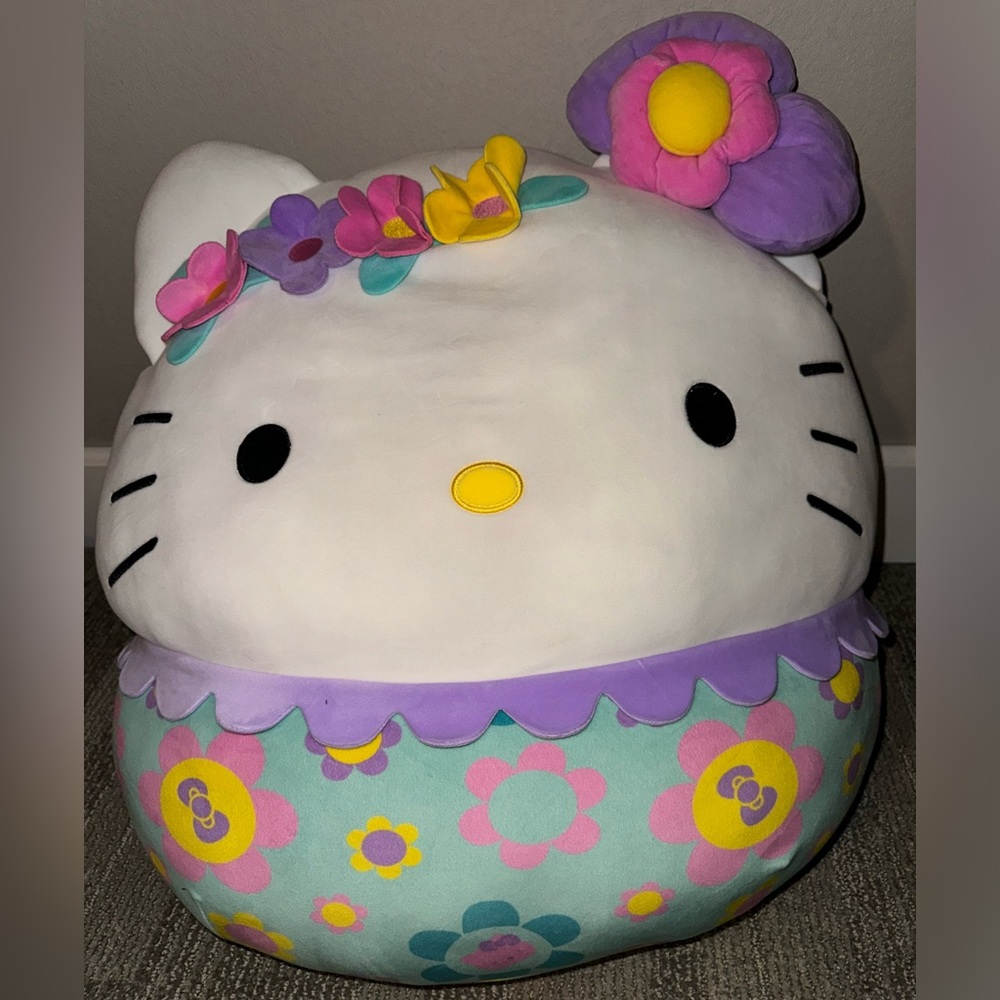 Squishmallow HELLO KITTY 24” NWOT flowers